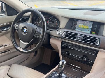 BMW 750 - 9
