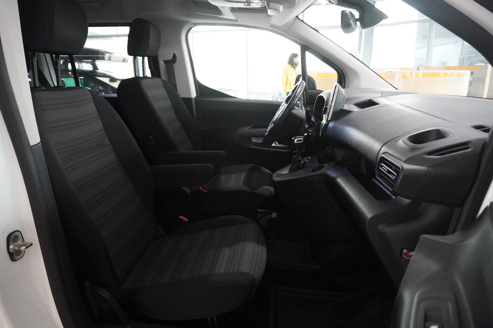Fahrzeugabbildung Opel Combo Life 1.5D ELEGANCE NAVI/LED/KAMERA/SH/AHK