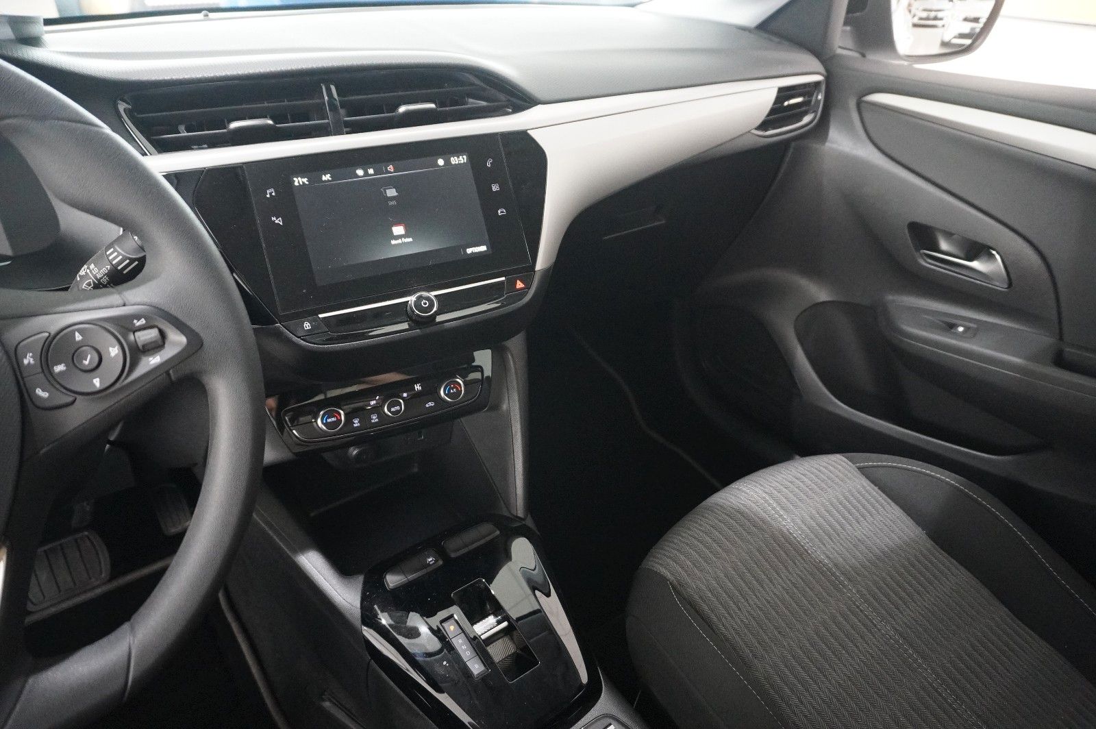 Fahrzeugabbildung Opel Corsa-e F EDITION 7KW NAVI/VIRT/SPORT/DAB/WÄRMEP