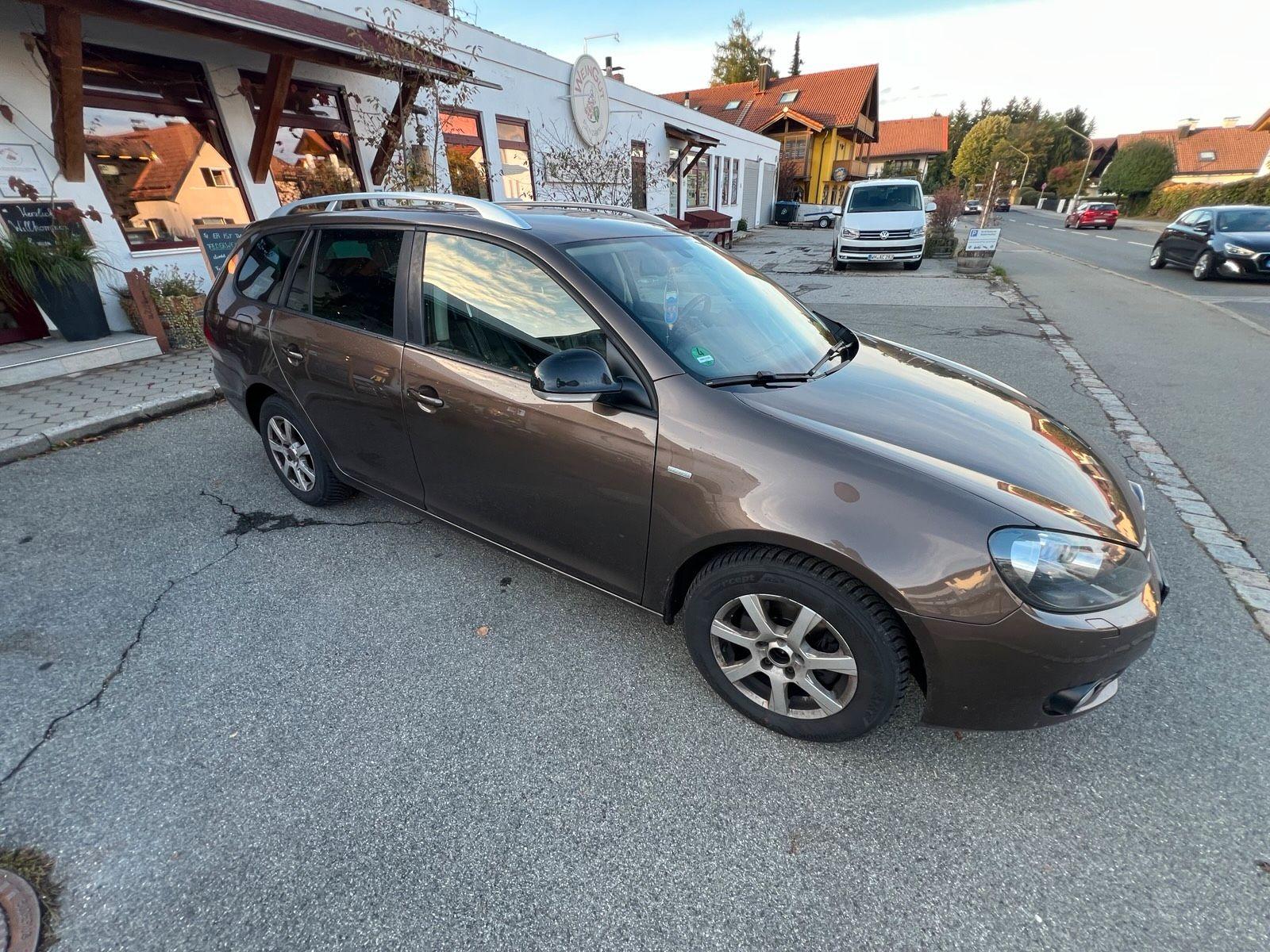 Volkswagen Golf 2013 — салон