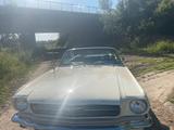 Ford 1965 Ford Mustang V8 - Ford Mustang aus 1965: Cabrio