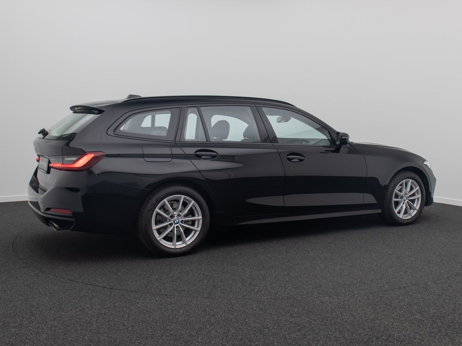 Fahrzeugabbildung BMW 318i GeschwindigReg DAB CockpitPlus PDC LED 17"