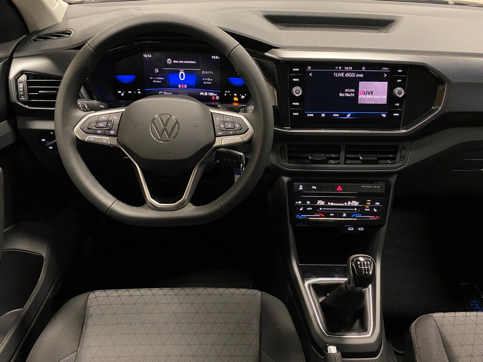 Fahrzeugabbildung Volkswagen T-Cross 1.0 TSI LIFE+ALLWETTER++SITZHEIZUNG+PDC+