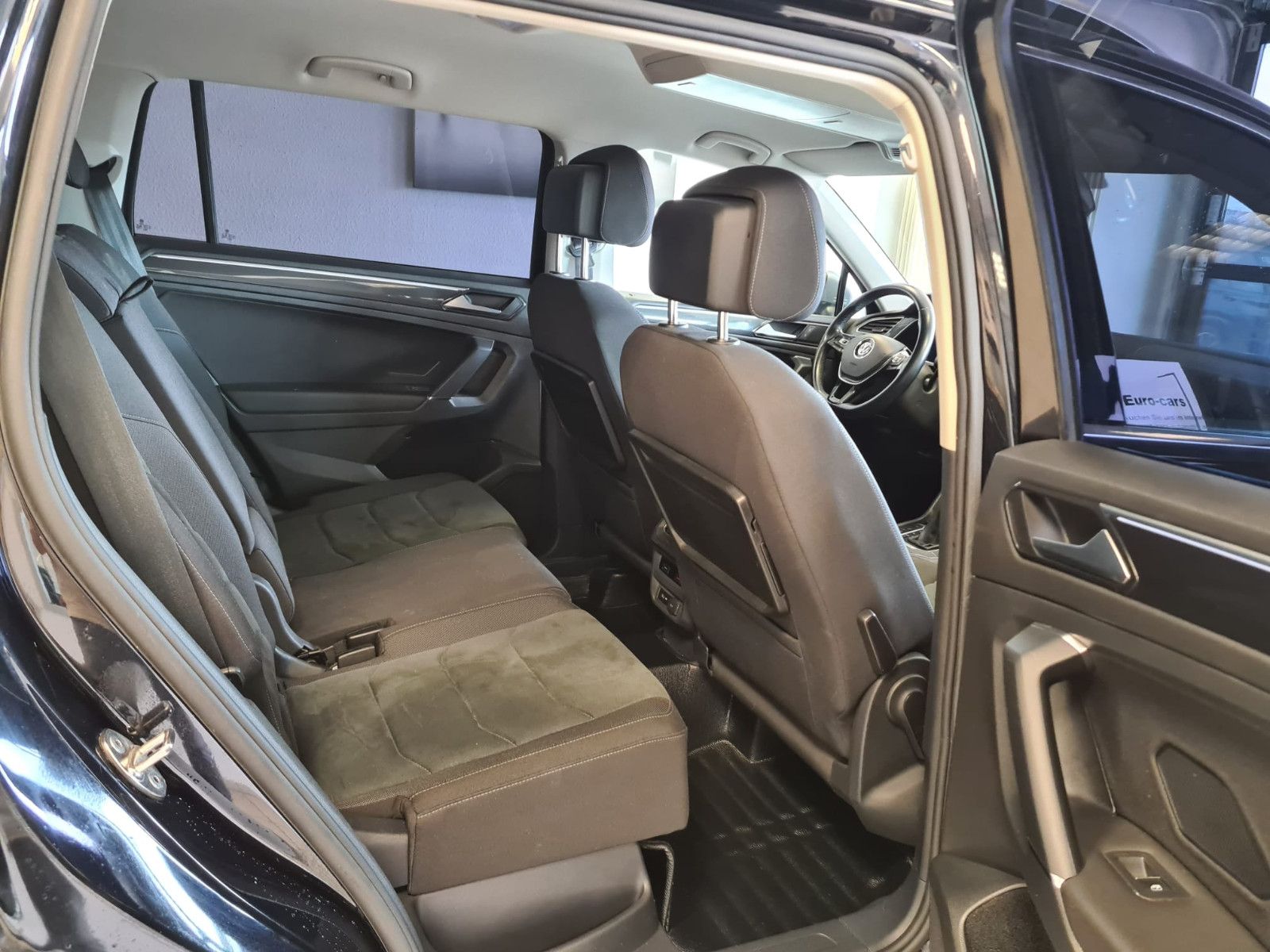 Fahrzeugabbildung Volkswagen Tiguan Allspace Highline 4Motion / LED / NAVI /