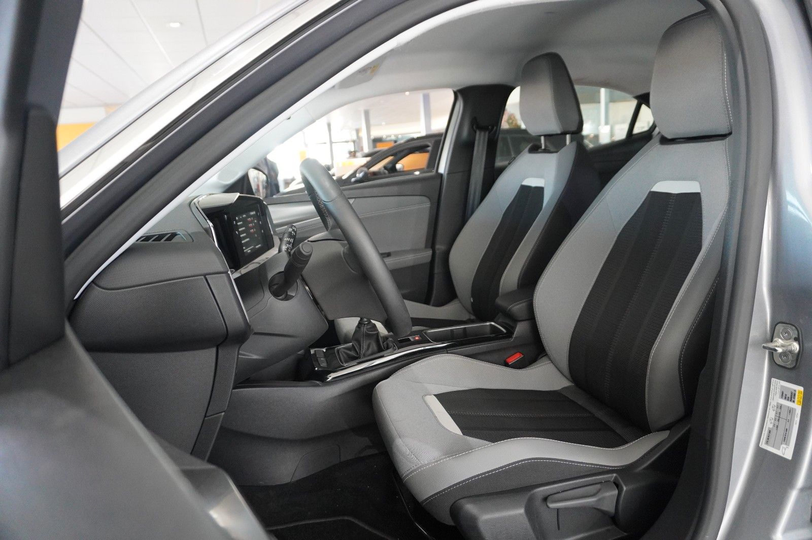 Fahrzeugabbildung Opel Mokka ELEGANCE 1.2T NAVI/LED/KAMERA/SPORT/SH/DAB