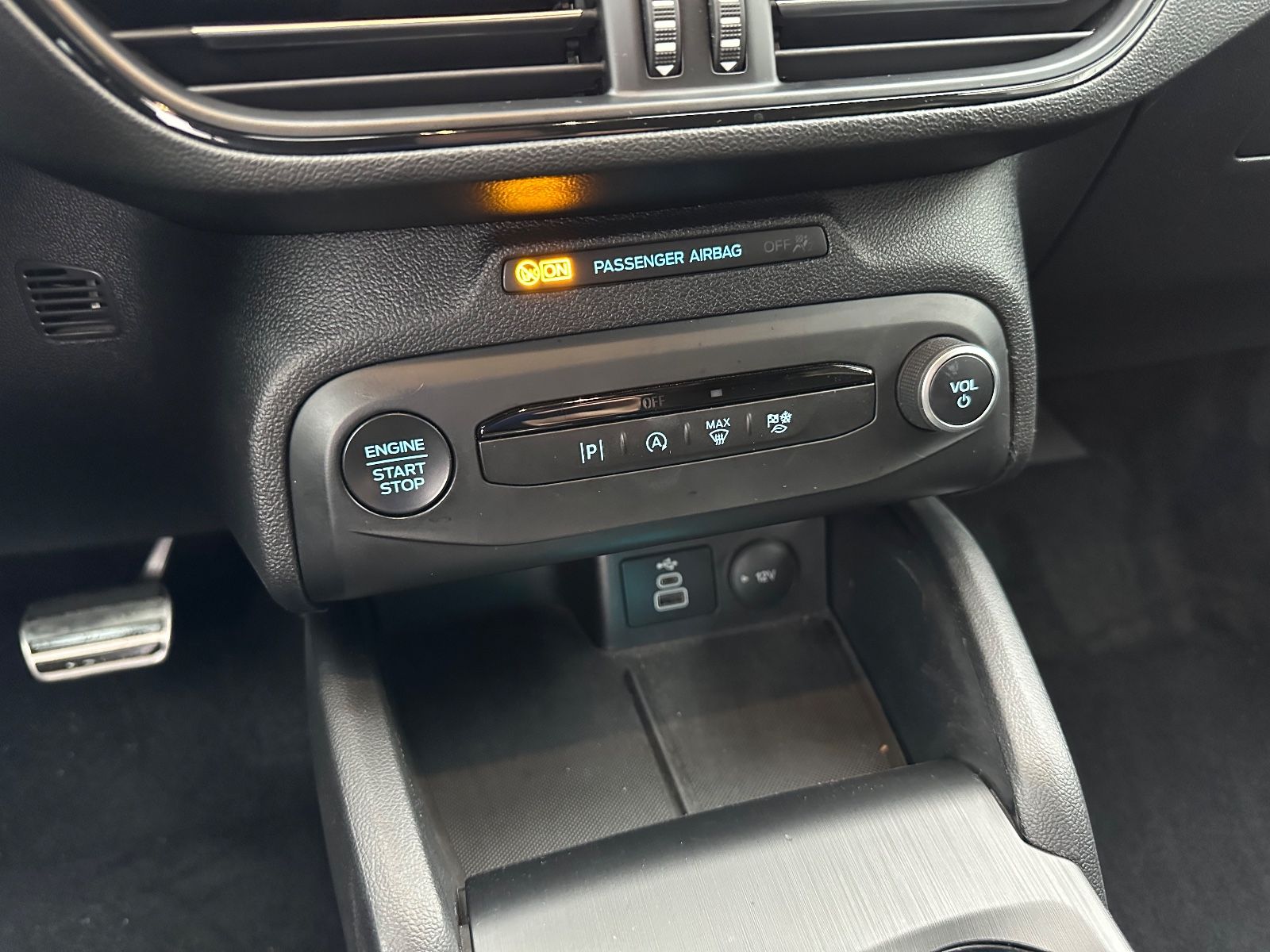 Fahrzeugabbildung Ford Focus Turnier 1.5 EB ST-Line AHK/Matrix/Sound