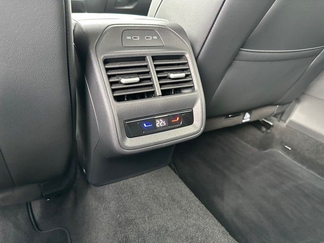 Fahrzeugabbildung Volkswagen Passat 1.5eTSI DSG Business LED+ACC+AHK+++