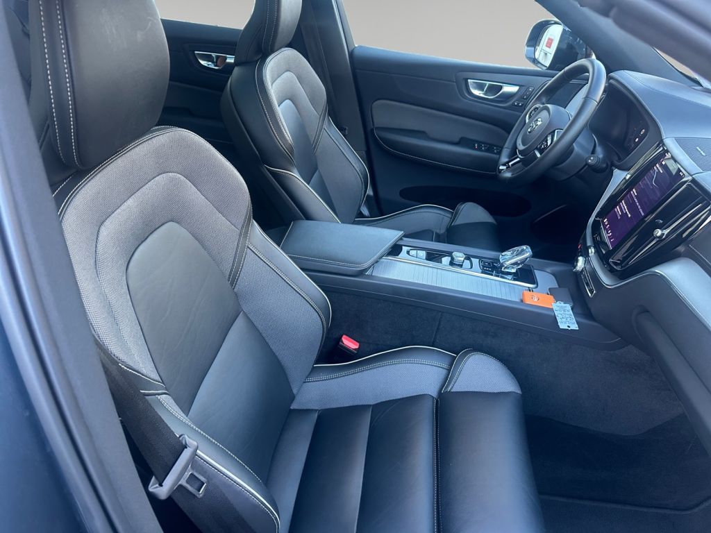 VOLVO XC60 T8 AWD Recharge Ultimate Dark VOLVO XC60 T8 AWD Recharge Ultimate Dark