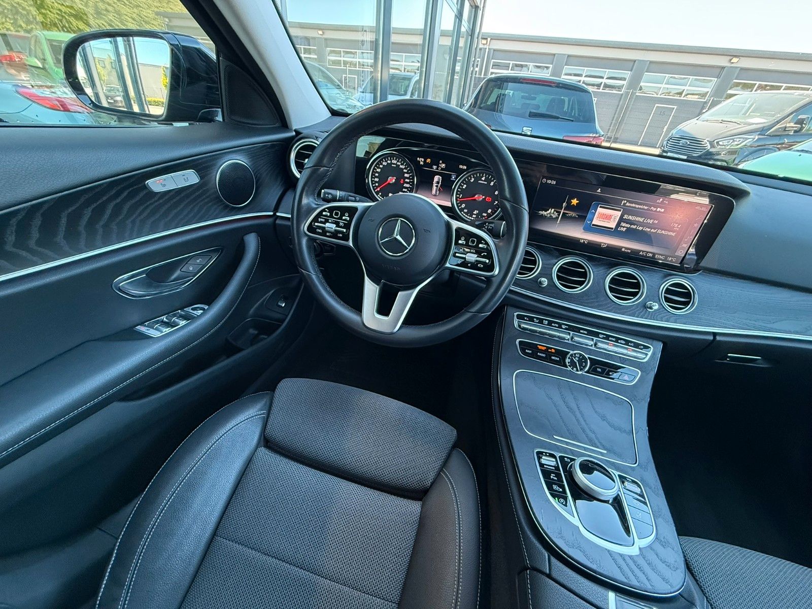 Fahrzeugabbildung Mercedes-Benz T-Modell E 200,Navi,Sitzh.