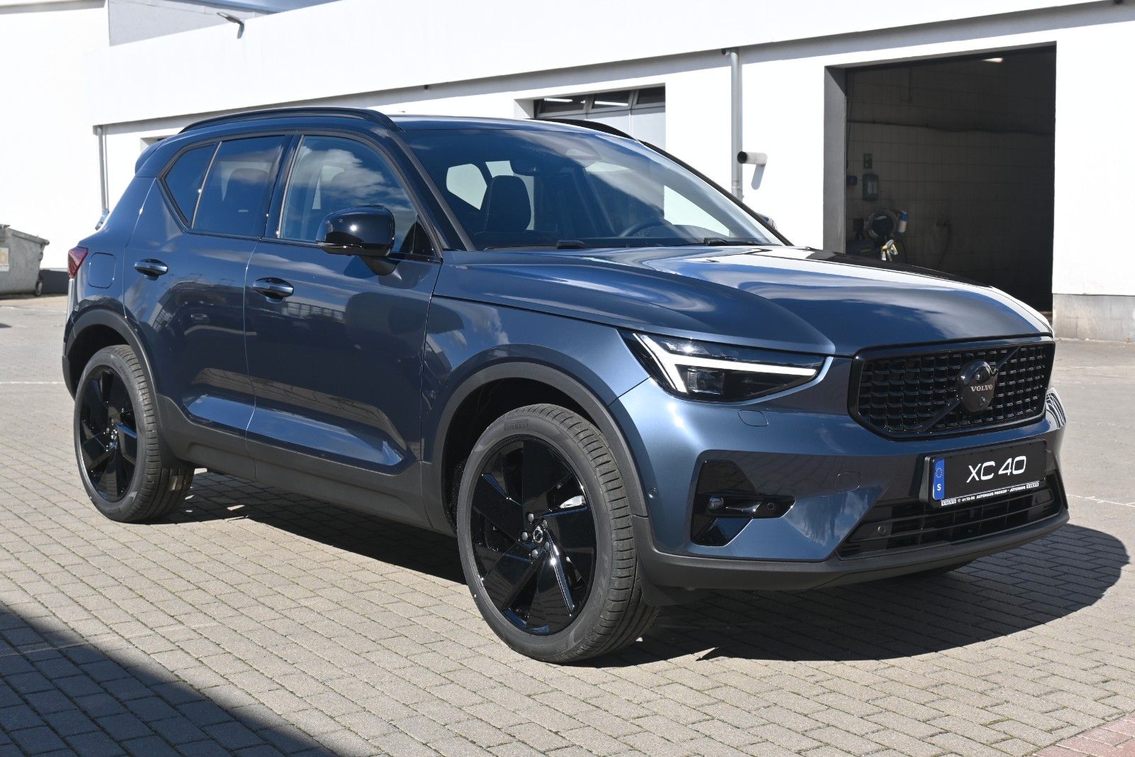 Fahrzeugabbildung Volvo XC40 B4 DKG Ultra Black Edition*360°*PANO*ACC