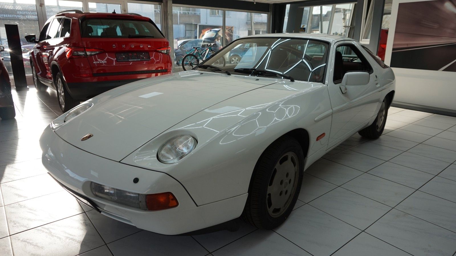 Fahrzeugabbildung Porsche 928 S4 Zahnriemen neu ex Brun Racing Schweiz