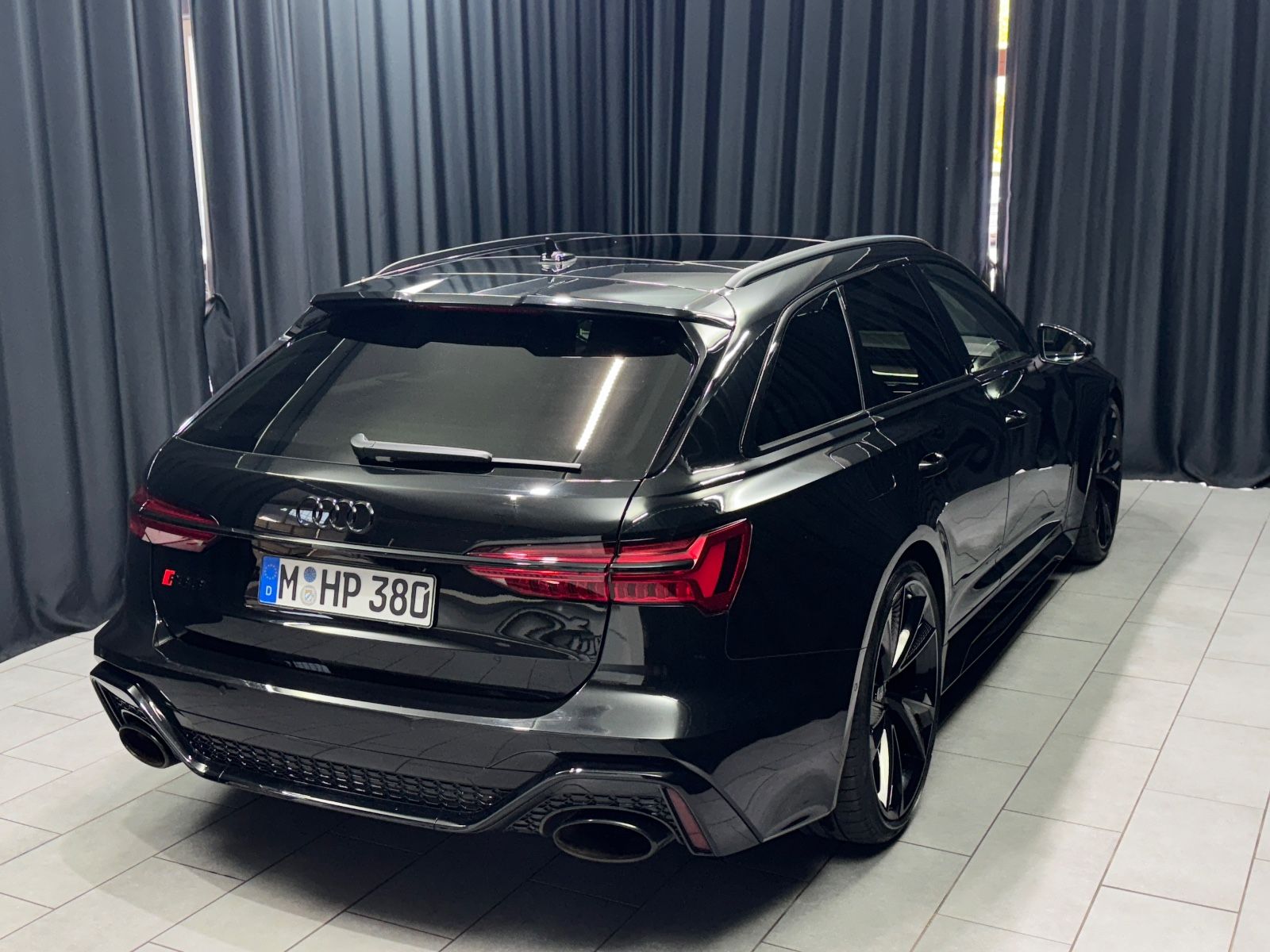 Fahrzeugabbildung Audi RS6 Avant 4.0 TFSI quattro|PANO|MATRIX|ACC|VOLL