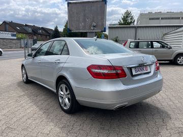 Mercedes E 200 - 4