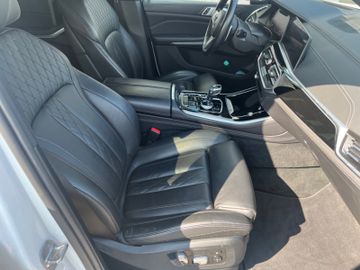 Fahrzeugabbildung BMW X5 M50 M Sport Sky Fond Entertainment VOLL