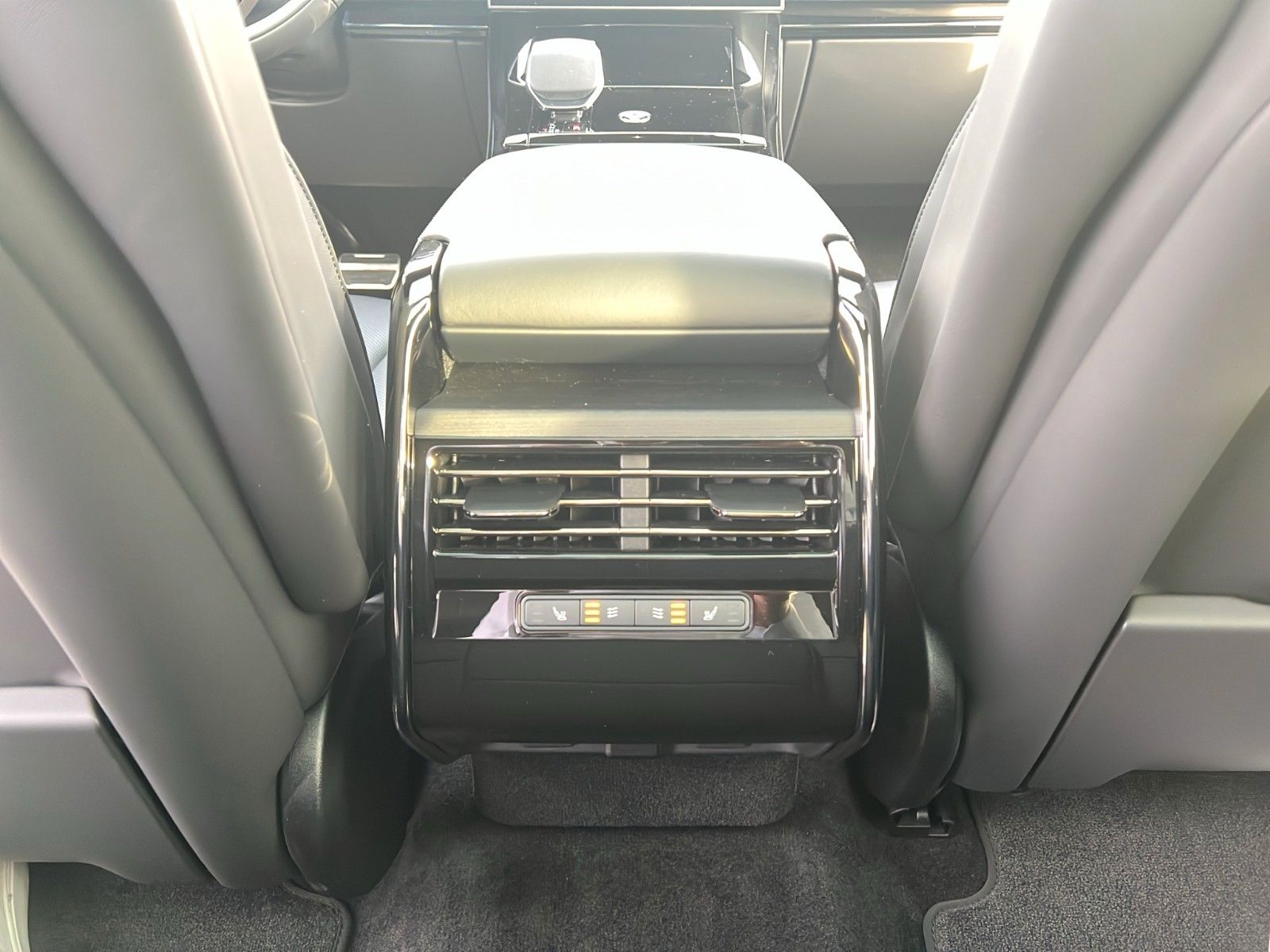 Fahrzeugabbildung Land Rover Range Rover Sport P460e Dynamic SE 23 Zoll