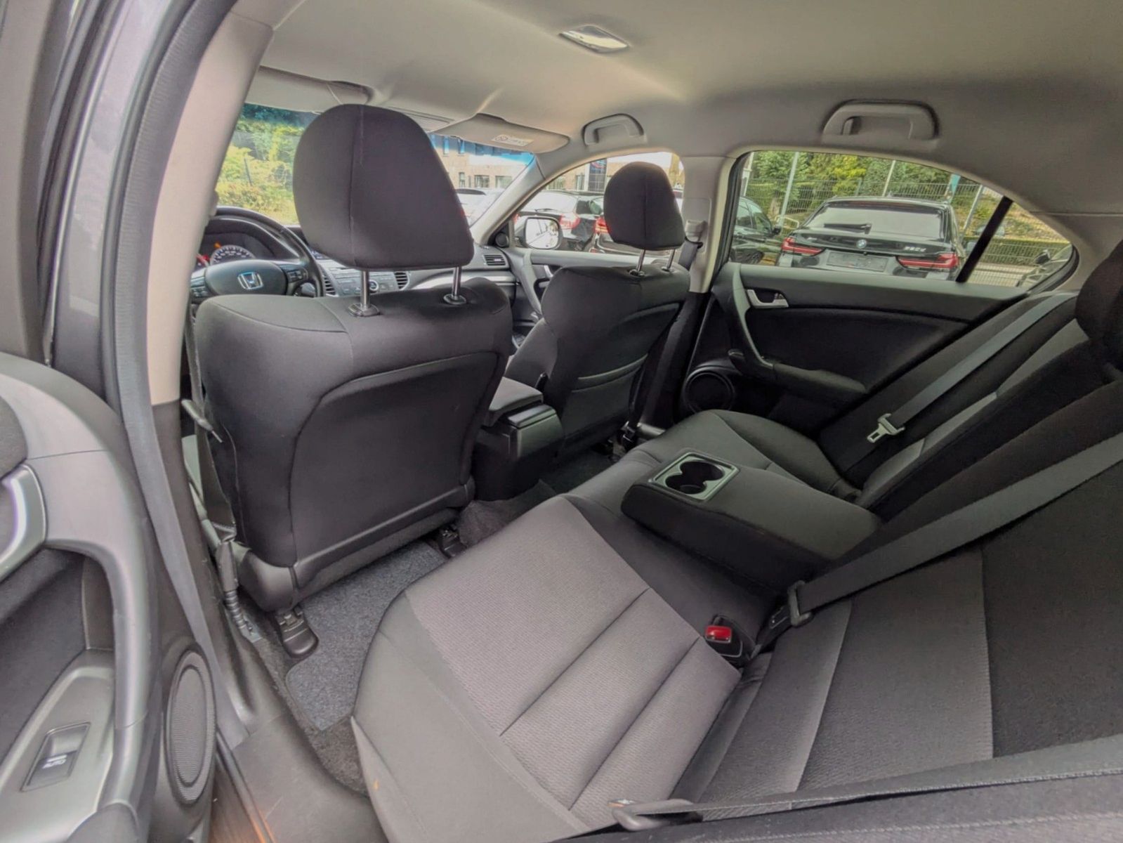 Fahrzeugabbildung Honda Accord 2.0i KLIMAAUT SITZHEIZUNG XENON GARANTIE!