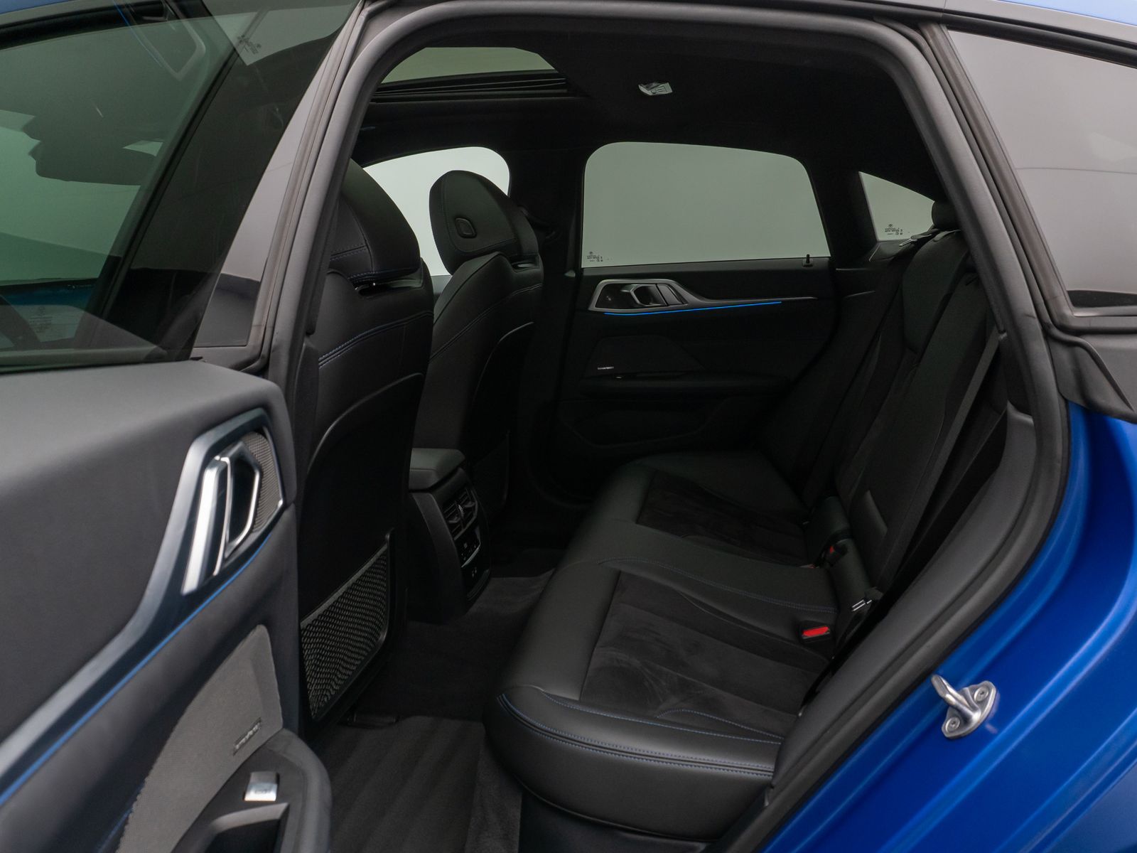 Fahrzeugabbildung BMW i4 M50 Gran Coupé Glasdach Laser 360°HUD DAB H/K