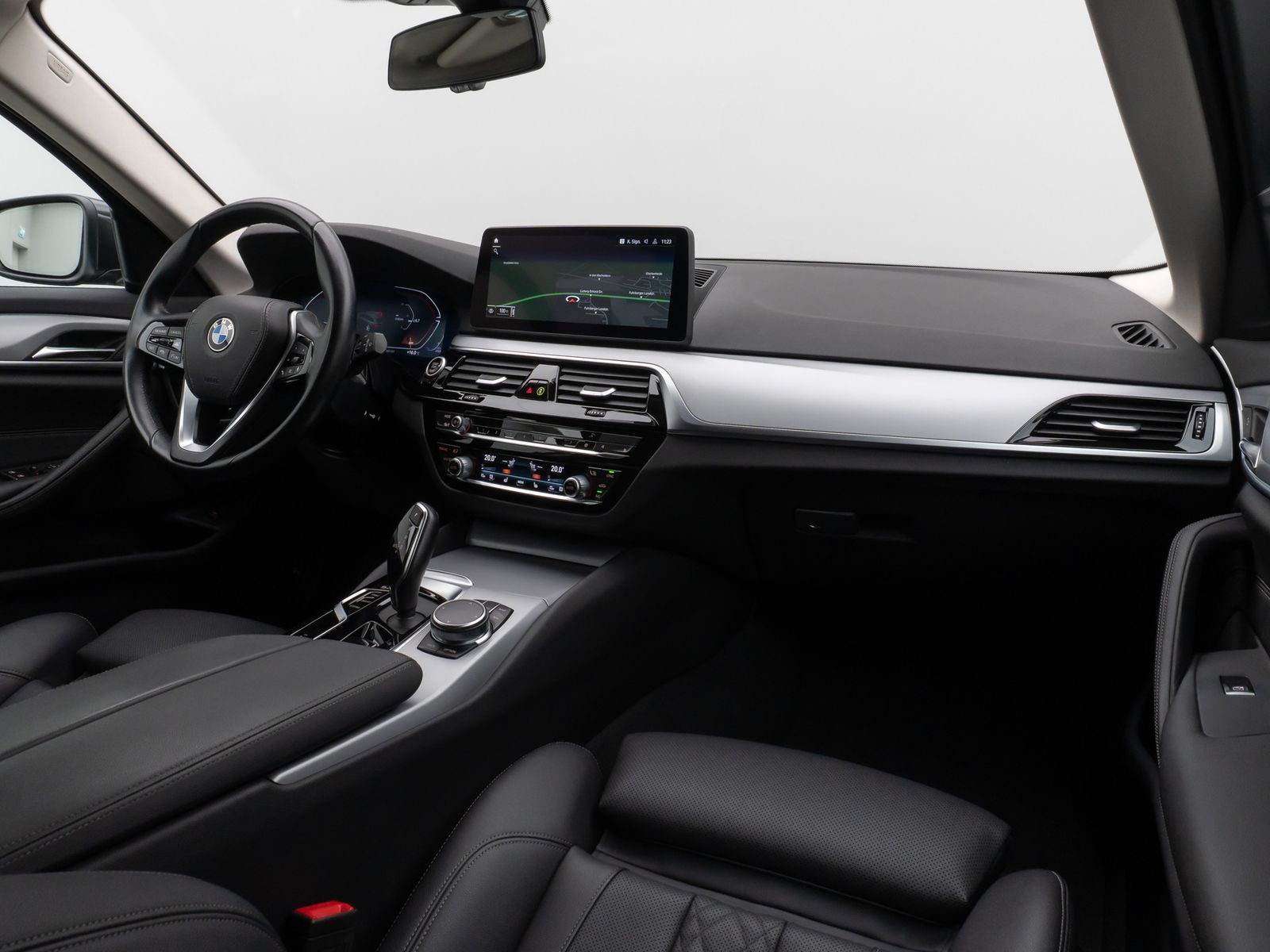 Fahrzeugabbildung BMW 520d Kamera DAB 4xKlima AHK Alarm Leder Sport