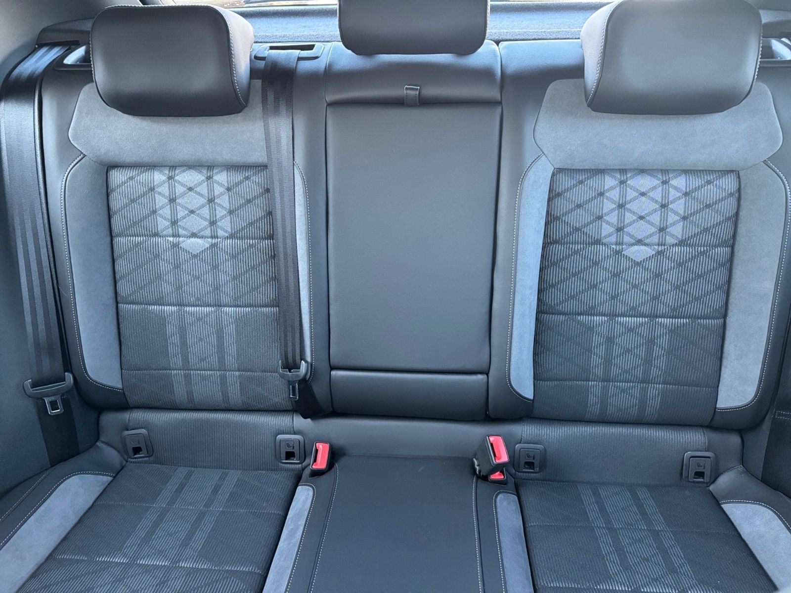 Fahrzeugabbildung Volkswagen T-Roc R-Line