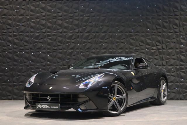 Ferrari F12 berlinetta - Carbon - Lift - Camera - Power