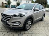 Hyundai Tucson Intro Edition 4WD 1 Hand Navi - Hyundai: In