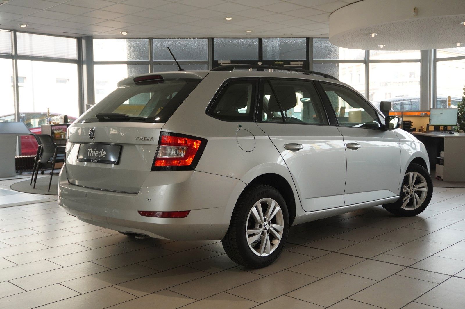Fahrzeugabbildung SKODA Fabia Combi 1.0 TSI STYLE NAVI/LED/SHZ/PDC/TEMP.