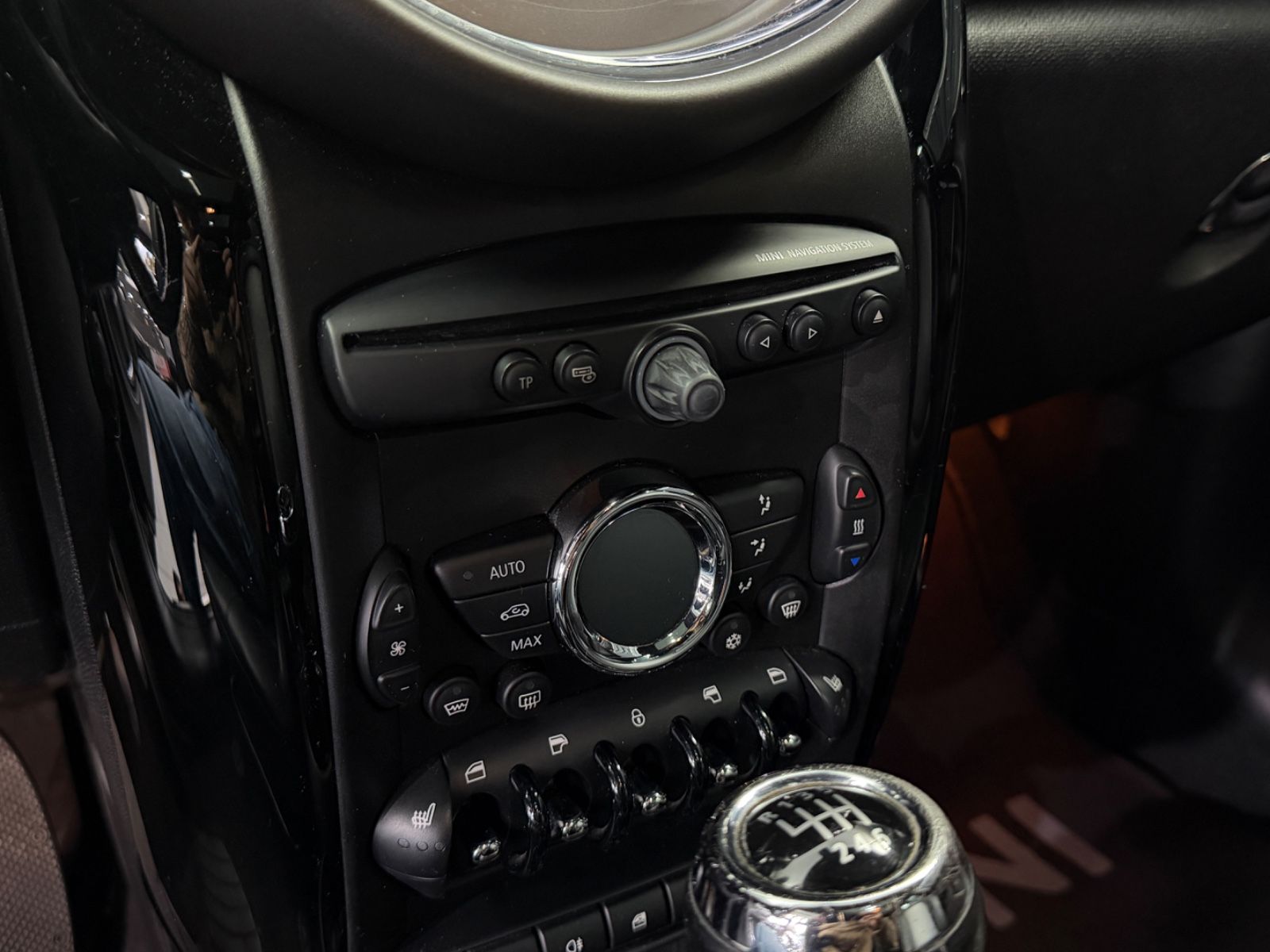 Fahrzeugabbildung MINI COOPER D Countryman Cooper D All4|PANO|NAVI|