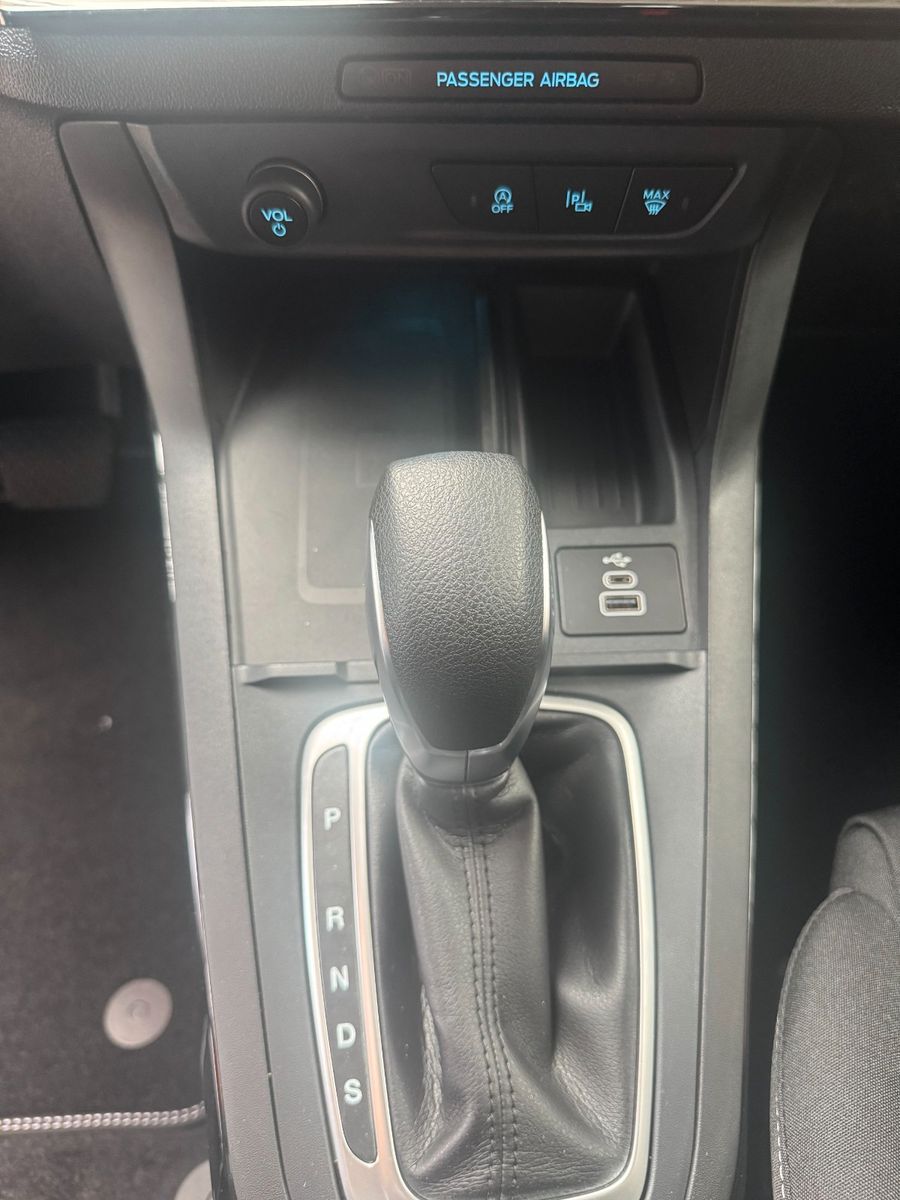 Fahrzeugabbildung Ford Puma Titanium Automatik / LED
