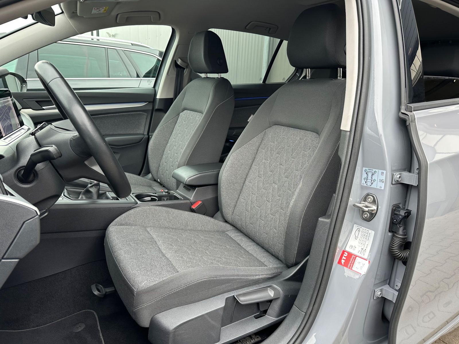 Fahrzeugabbildung Volkswagen Golf 1.5 TSI MOVE NAV+LED+GJR+ACC+SHZ+WIRELESS