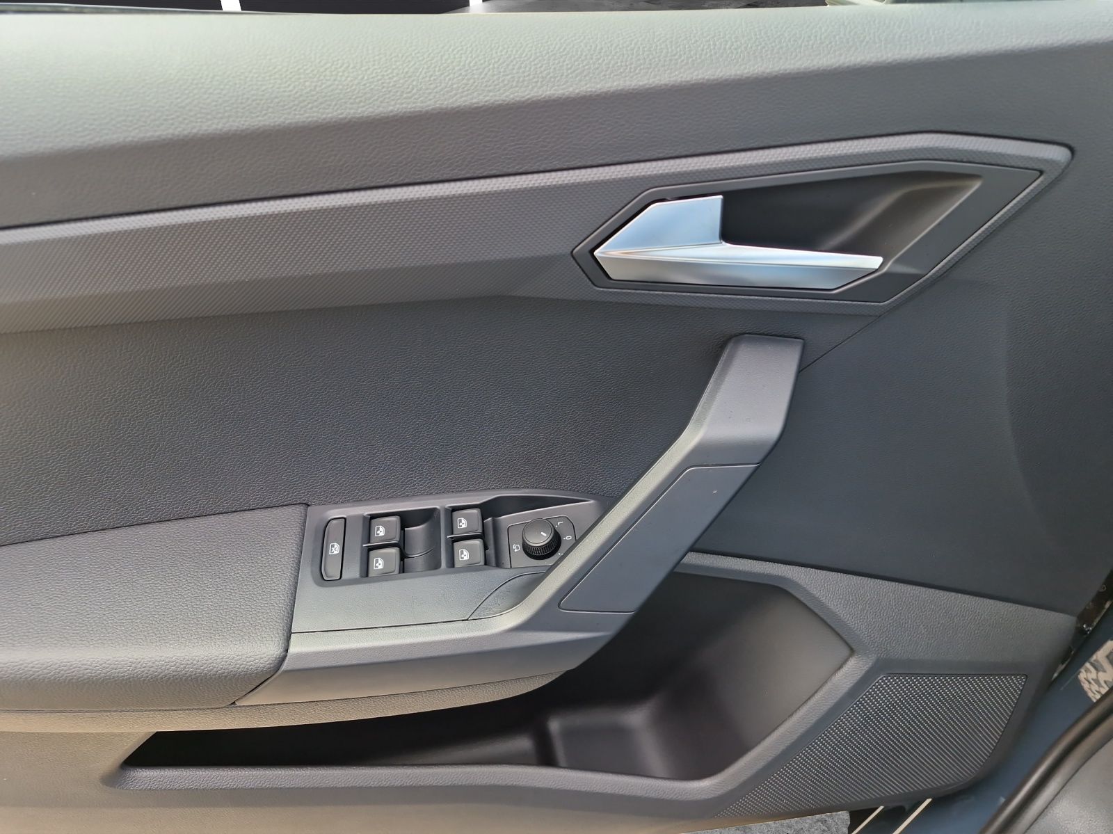 Fahrzeugabbildung SEAT Arona Road Edition 1.0 TSI DSG AHZ KLIMA