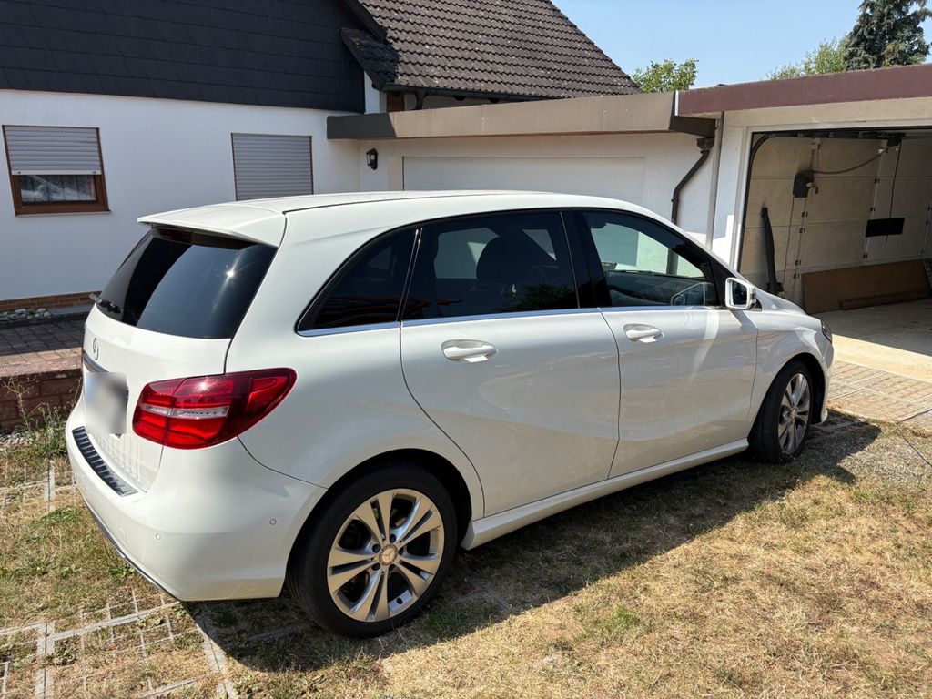 Image of Mercedes-Benz B 220
