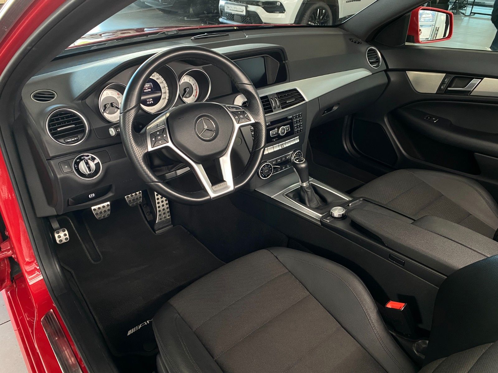 Fahrzeugabbildung Mercedes-Benz C 200 CGI Coupe "Navi Bi-Xenon AMG-Sportpaket "