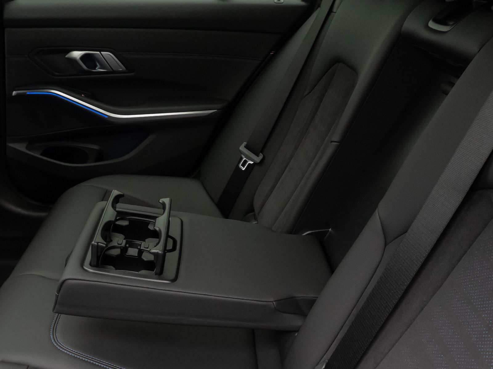 Fahrzeugabbildung BMW 330d xD M Sport DAB Kamera AHK Laser HiFi Komfor