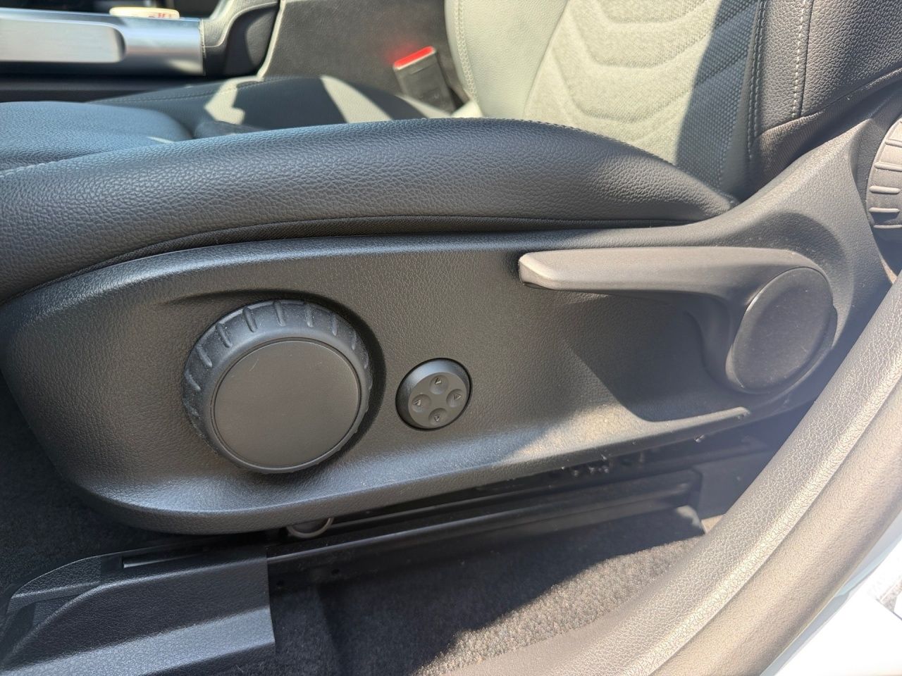 Fahrzeugabbildung Mercedes-Benz EQB 250+ BONUS+DISTRONIC+LENKRADHEIZ+VERKEHRSZEI