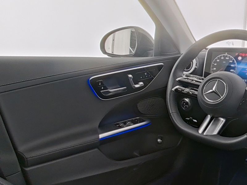 Fahrzeugabbildung Mercedes-Benz C 180 T AMG+NIGHT+PANO+AHK+LENKRADHEIZ+AMBIENTE+