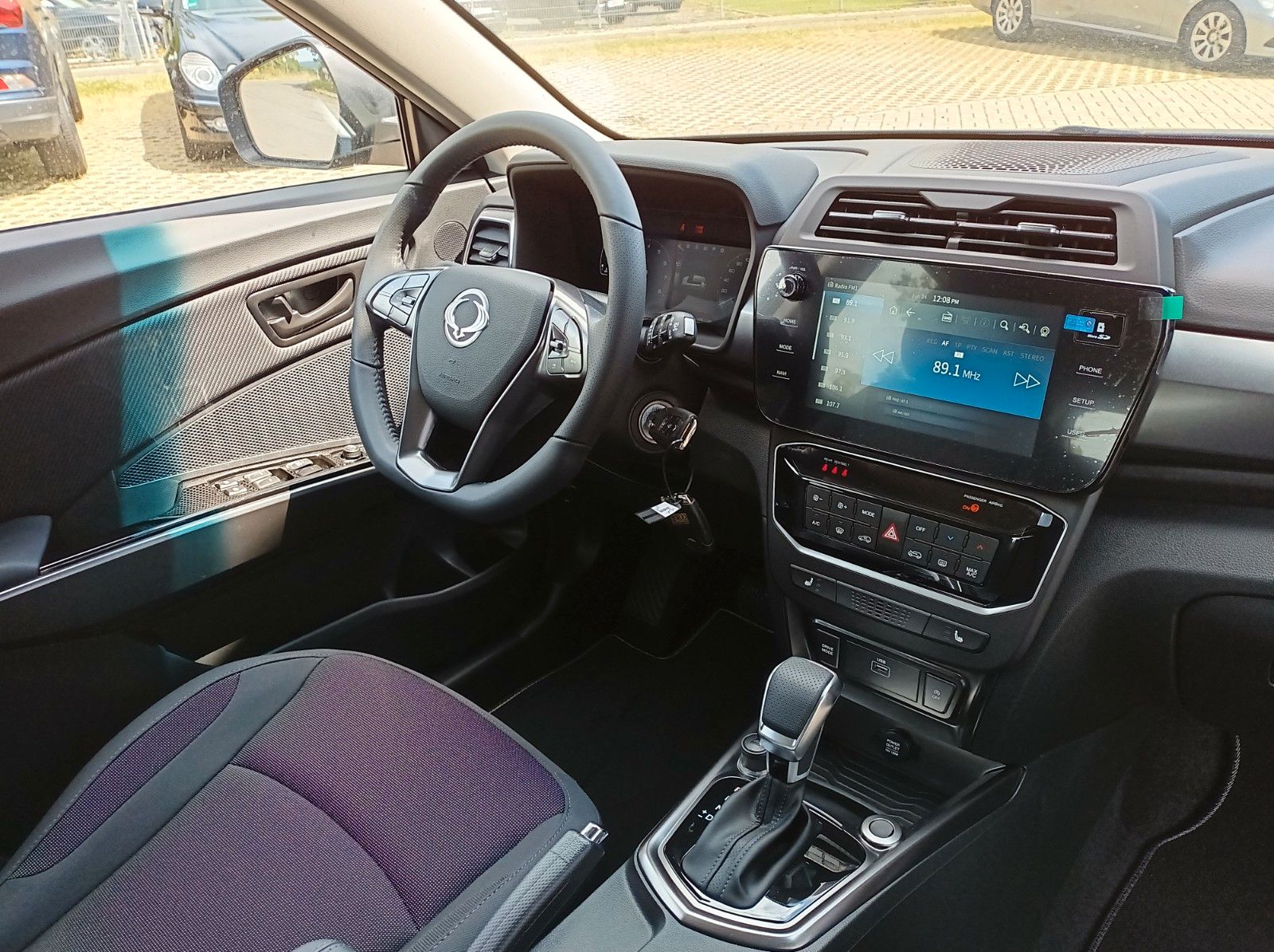 Fahrzeugabbildung KGM TIVOLI NOMAD+SH+KLIMAANLAGE+R.-KAMERA+10.25 ZOLL