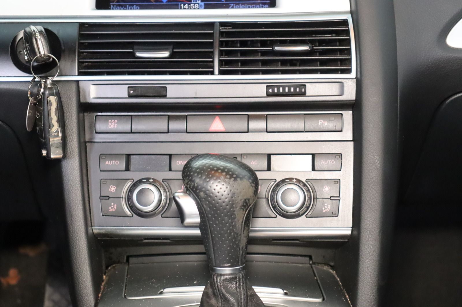 Fahrzeugabbildung Audi A6 3.0 TDI quattro Avant S-line * Navi * Memory