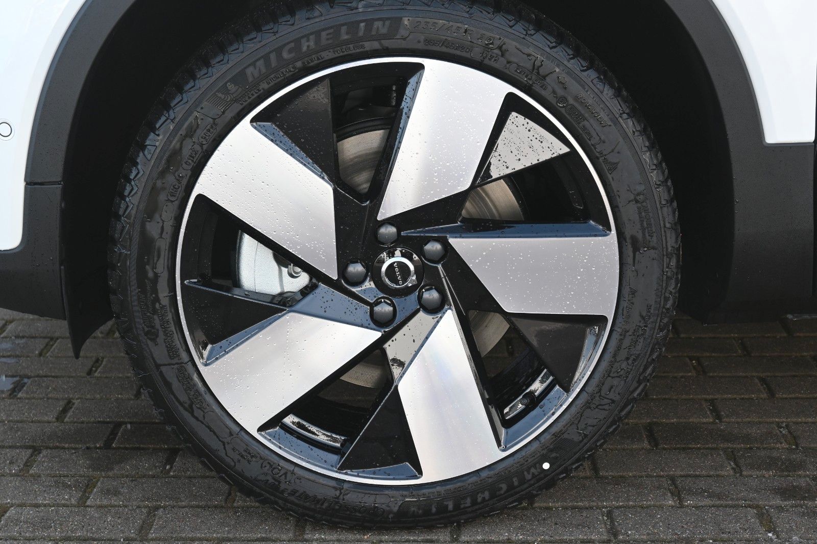 Fahrzeugabbildung Volvo XC40 Ultimate RC Pure Electric AWD*360°*PANO*GSD