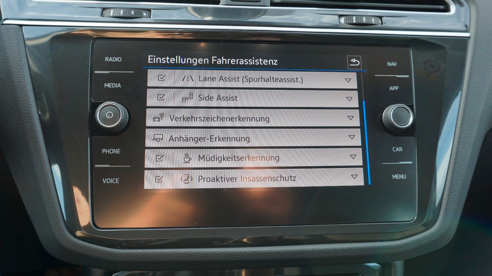 Fahrzeugabbildung Volkswagen Tiguan Elegance 4M, Kamera, Navi, AHK, IQ.Light