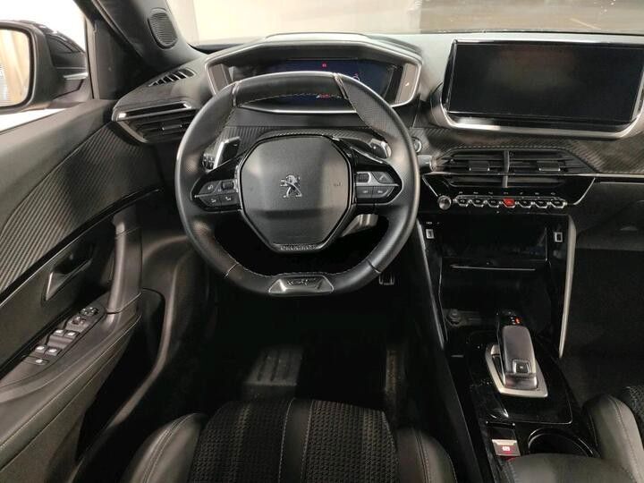 Fahrzeugabbildung Peugeot 2008 GT 8-AUTOMATIK GRA NAVI PDC 1.HAND
