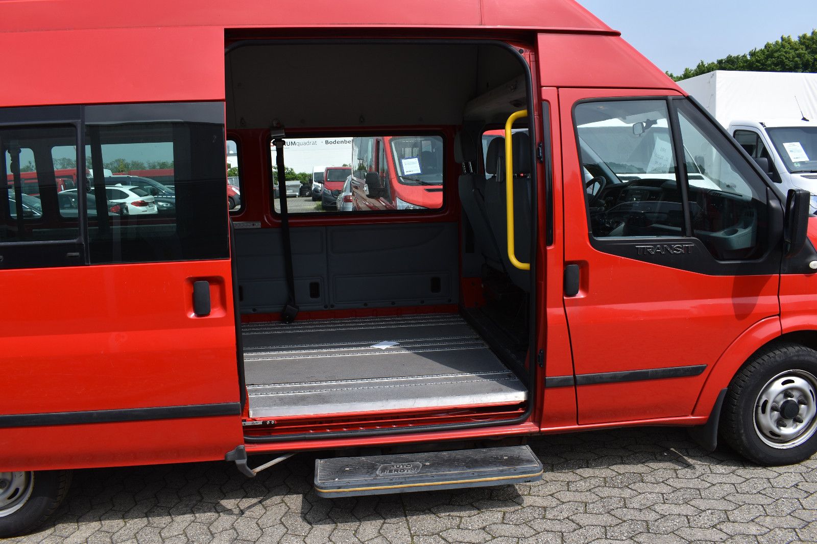 Fahrzeugabbildung Ford Transit Kombi FT 300 L Behindertengerecht #1455