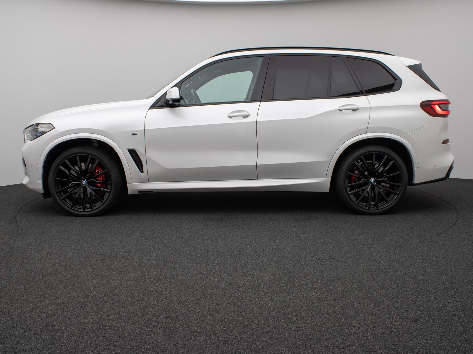 Fahrzeugabbildung BMW X5 xD40d M Sport Panorama Laser 360°HUD DAB B&W