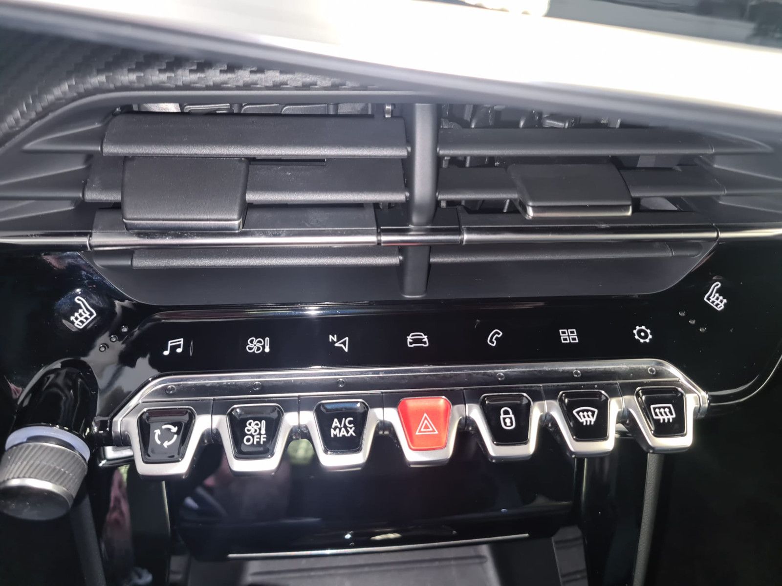 Fahrzeugabbildung Peugeot 2008 GT / PANORAMADACH/DAB/LED/LEDER