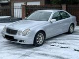 Mercedes-Benz Mercedes Benz E220 CDI *Automatik *AHK* 8-... - gebrauchte Mercedes-Benz E 220 aus dem Jahr 2005