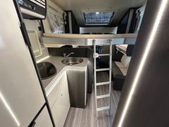 Fahrzeugabbildung Roller Team Kronos 295 TL Hub-Bett SAT TV 5 Schlafplätze