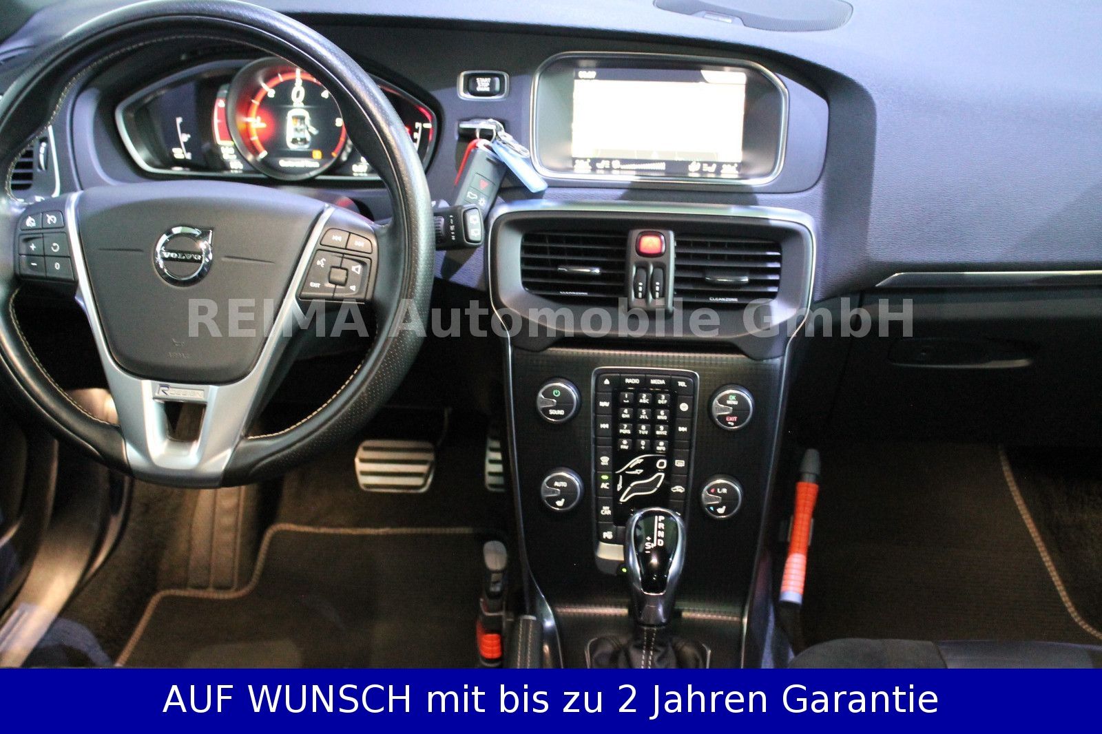 Fahrzeugabbildung Volvo V40 2,0D  R-Design, Pano, LED, H&K