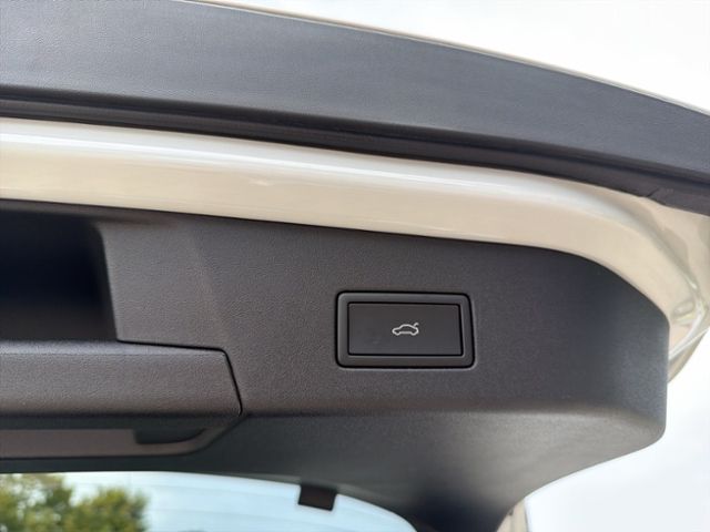 ID.5 PRO HEAD-UP AREA VIEW IQ LIGHT HARMAN KAARD