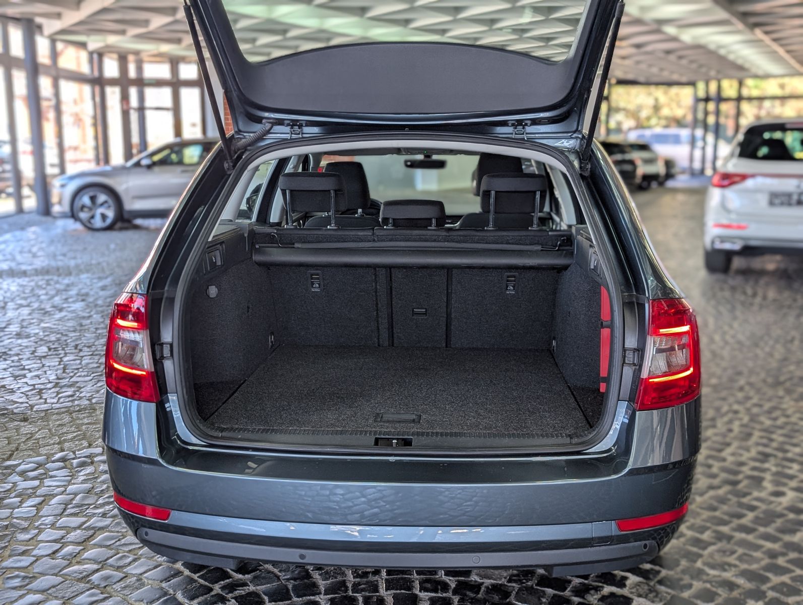 Fahrzeugabbildung SKODA Octavia 1.0 TSI Tour TEMP LED SHZ APP