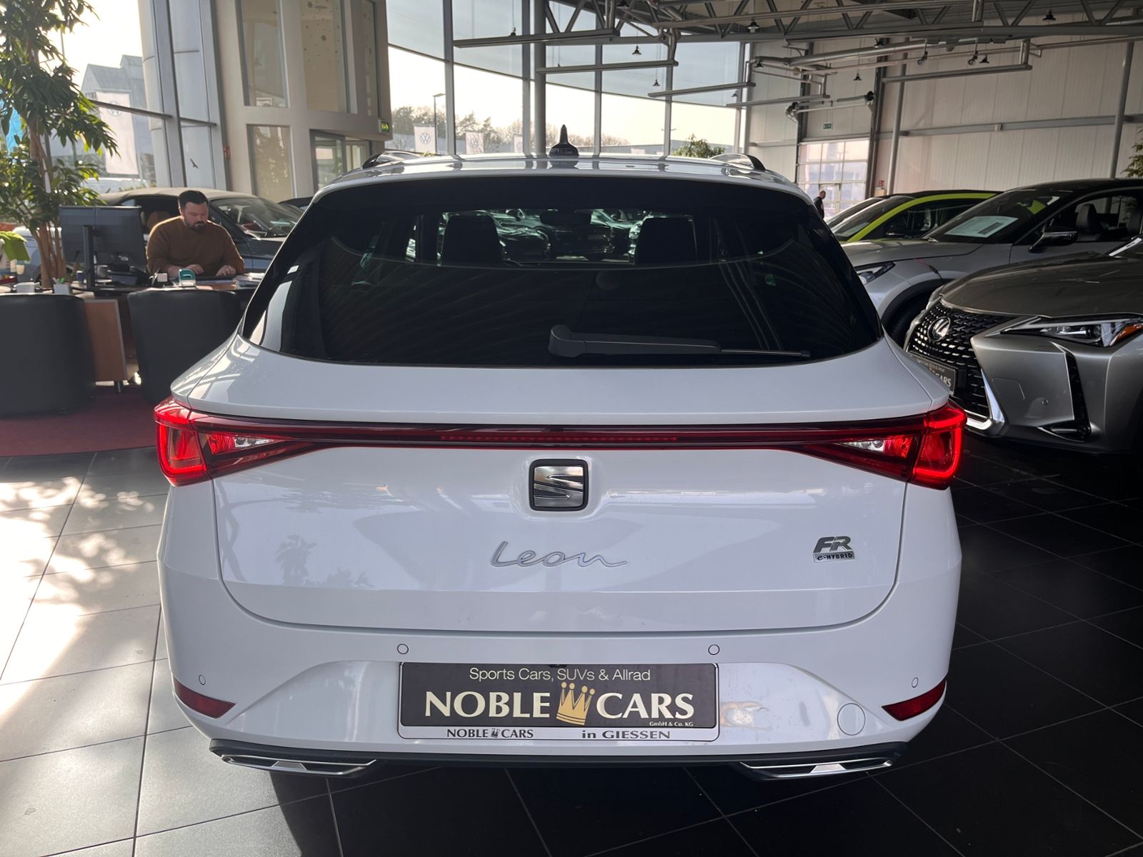 Fahrzeugabbildung SEAT Leon Sportstourer FR e-Hybrid LED NAVI ALU