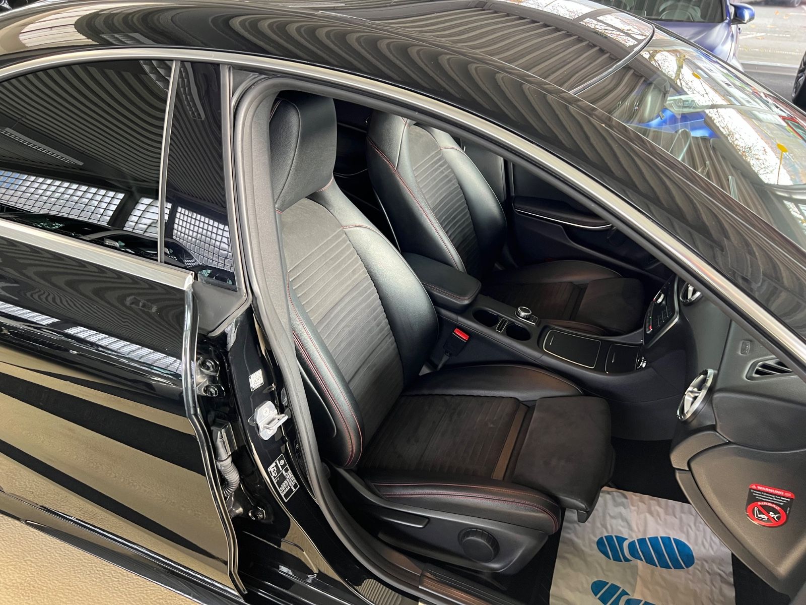 Fahrzeugabbildung Mercedes-Benz CLA 250 4Matic AMG Line *SCHECKHEFT BEI MERCEDES